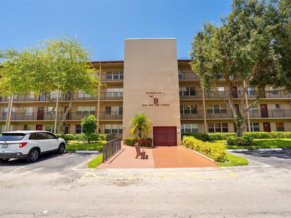 850 SW 133rd Ter 312B, Pembroke Pines FL 33027