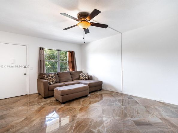 850 SW 133rd Ter 312B, Pembroke Pines FL 33027