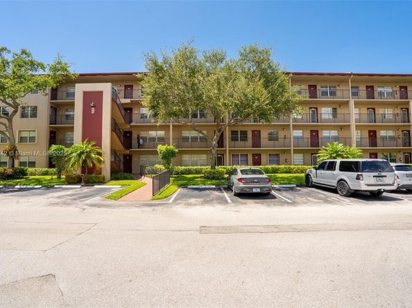 850 SW 133rd Ter 312B, Pembroke Pines FL 33027