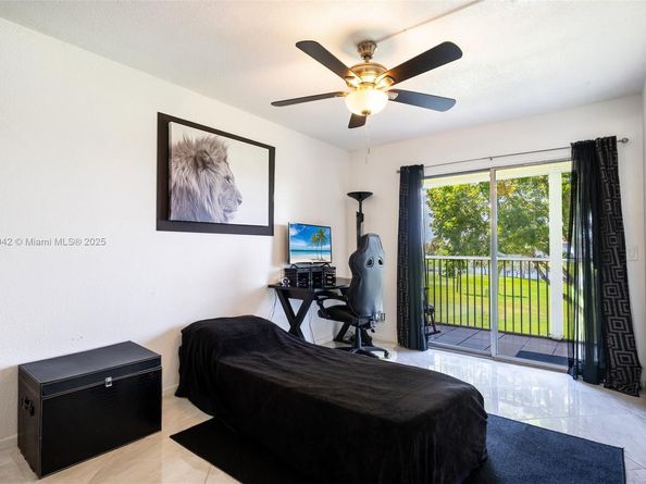 850 SW 133rd Ter 312B, Pembroke Pines FL 33027