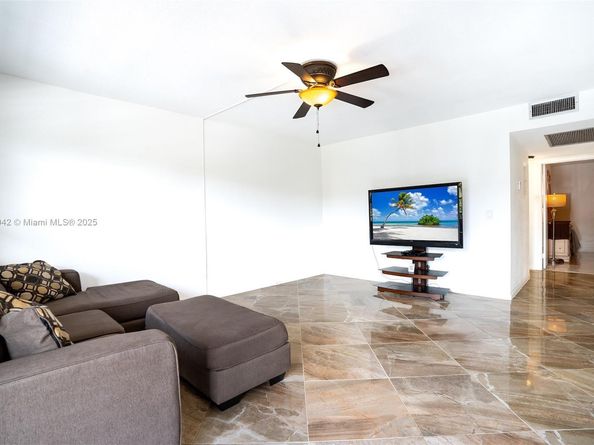 850 SW 133rd Ter 312B, Pembroke Pines FL 33027