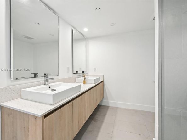 13800 Highland Dr 202, North Miami Beach FL 33181