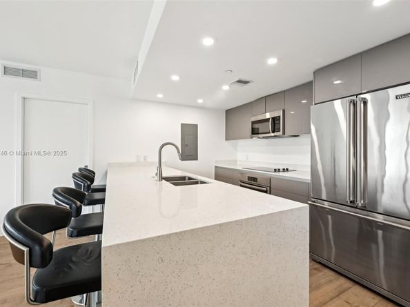13800 Highland Dr 202, North Miami Beach FL 33181