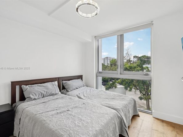 13800 Highland Dr 202, North Miami Beach FL 33181