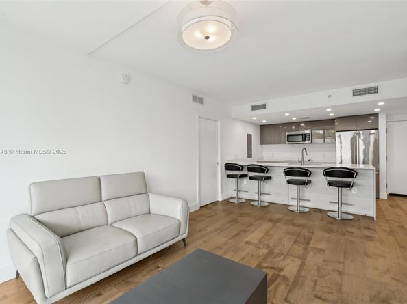 13800 Highland Dr 202, North Miami Beach FL 33181
