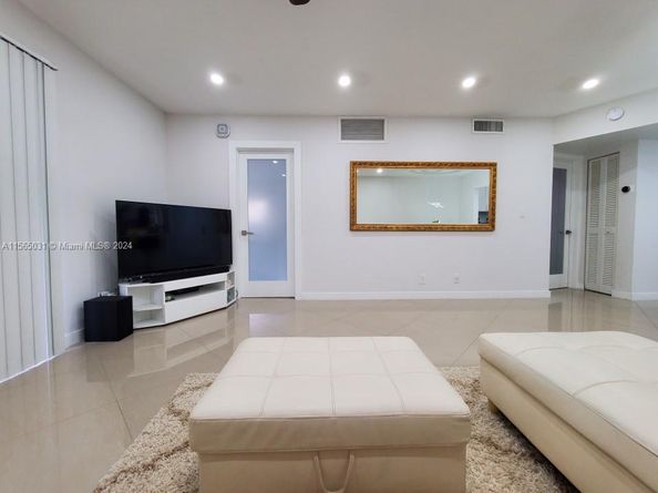 259 S Cypress Rd 526, Pompano Beach FL 33060