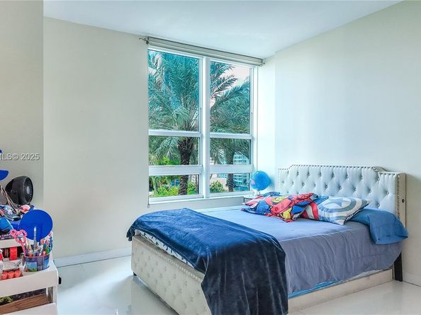 951 Brickell Ave 1206, Miami FL 33131