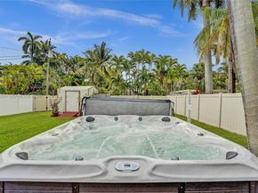 1340 Jackson St, Hollywood FL 33019