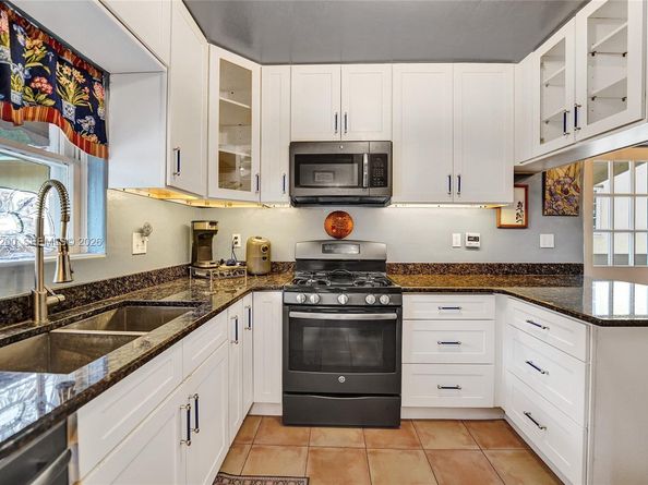 1340 Jackson St, Hollywood FL 33019