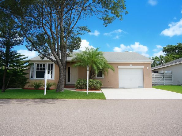14478 SW 139th Ave Cir W, Miami FL 33186