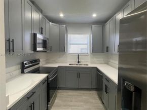 912 W 10th St, Riviera Beach FL 33404