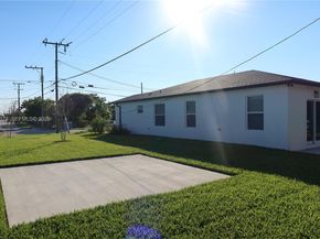 912 W 10th St, Riviera Beach FL 33404