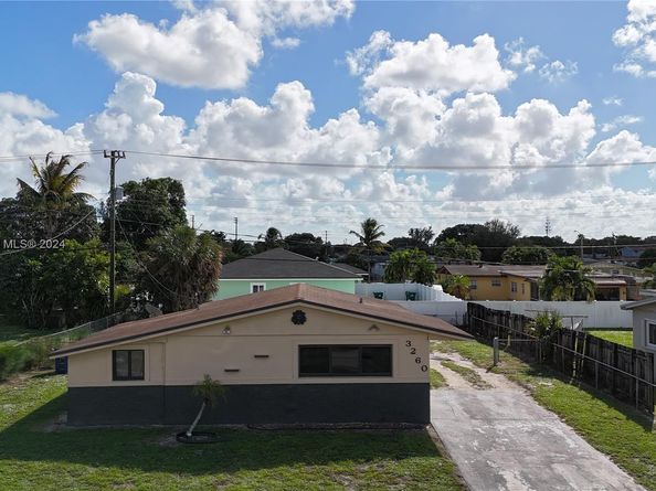 3260 NW 209th Ter, Miami Gardens FL 33056
