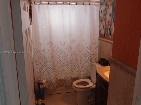 3260 NW 209th Ter, Miami Gardens FL 33056