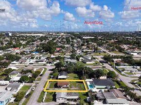3260 NW 209th Ter, Miami Gardens FL 33056