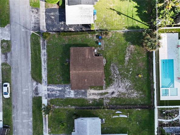 3260 NW 209th Ter, Miami Gardens FL 33056