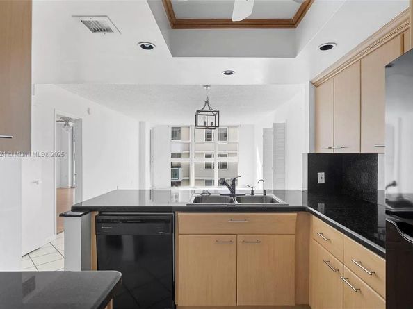 1228 West Ave 1415, Miami Beach FL 33139