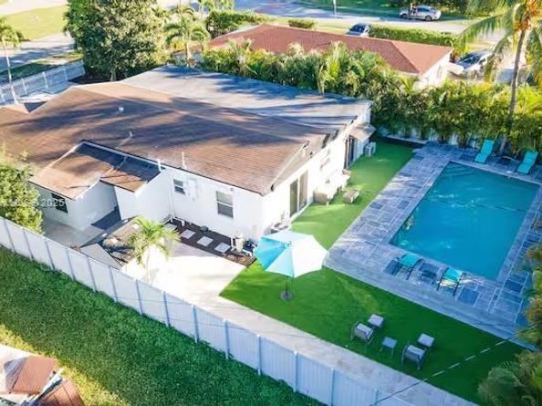 17650 NE 19th Ave, North Miami Beach FL 33162