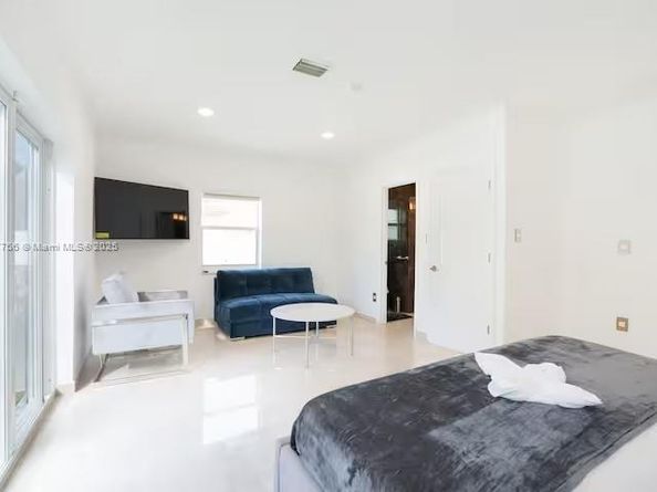17650 NE 19th Ave, North Miami Beach FL 33162