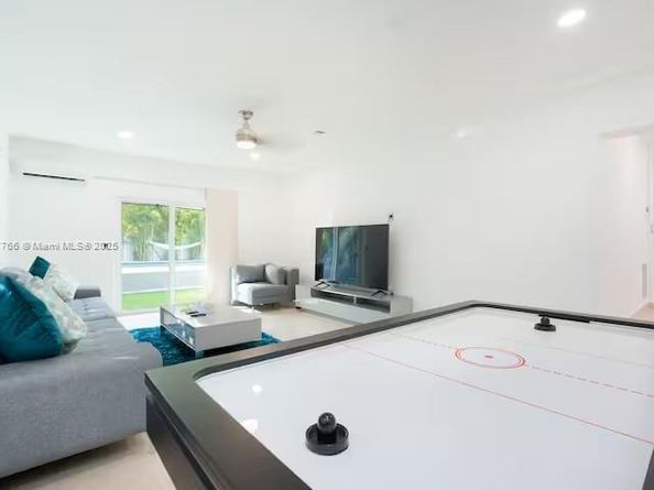 17650 NE 19th Ave, North Miami Beach FL 33162