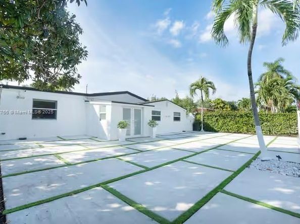 17650 NE 19th Ave, North Miami Beach FL 33162