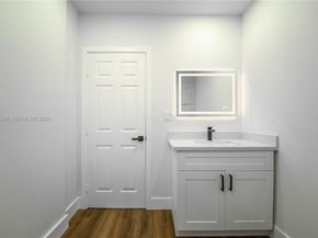 220 NW 144th St, Miami FL 33168