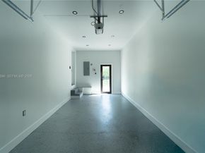 220 NW 144th St, Miami FL 33168