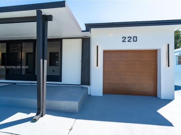 220 NW 144th St, Miami FL 33168