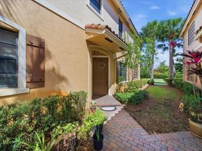 110 E Riverwalk Cir E, Plantation FL 33325