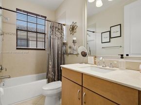 110 E Riverwalk Cir E, Plantation FL 33325