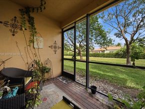 110 E Riverwalk Cir E, Plantation FL 33325