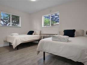 810 NE 182nd St, North Miami Beach FL 33162