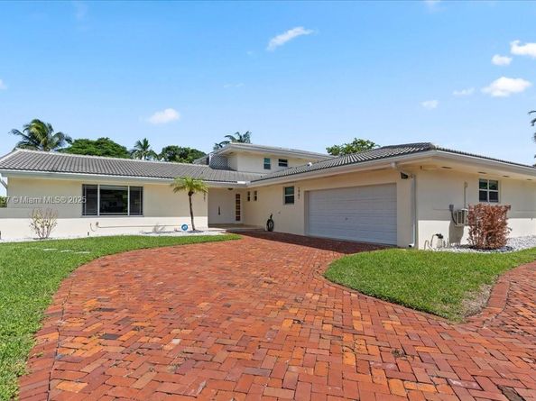 1961 NE 188th St, Miami FL 33179