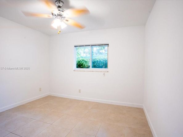 1961 NE 188th St, Miami FL 33179