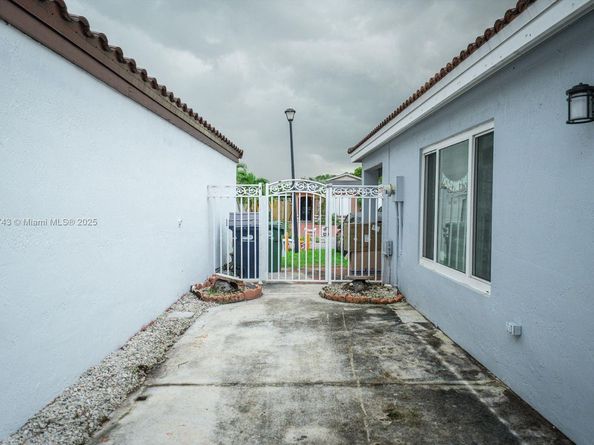 17404 SW 142nd Pl, Miami FL 33177