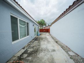 17404 SW 142nd Pl, Miami FL 33177