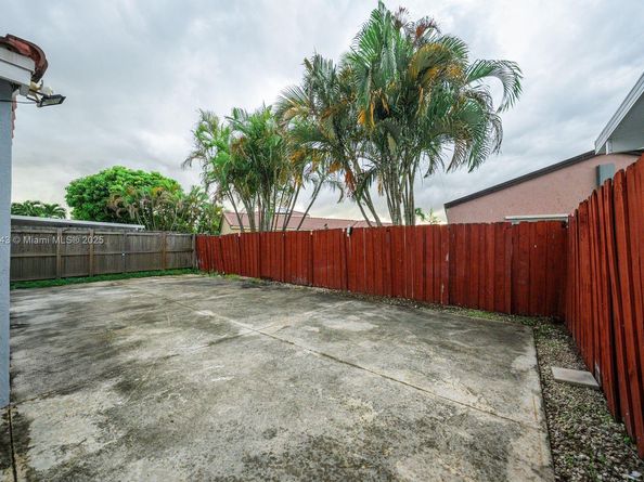 17404 SW 142nd Pl, Miami FL 33177