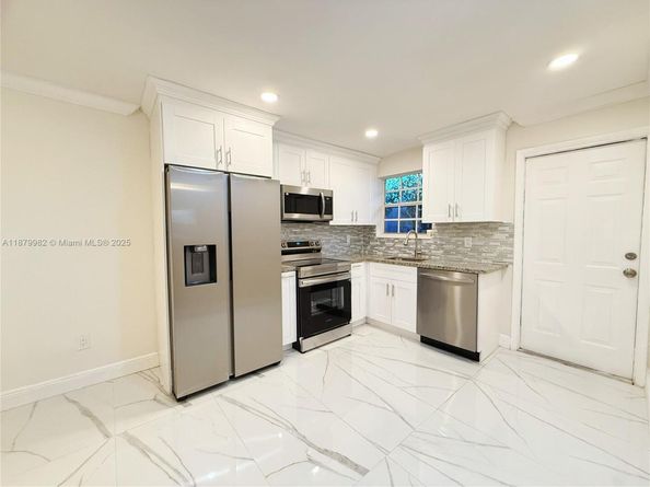 1666-1668 SW 9th St, Miami FL 33135