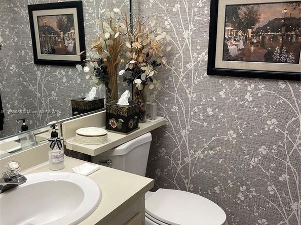 10442 Sunrise Lakes Blvd 303, Sunrise FL 33322