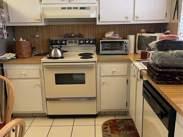 10442 Sunrise Lakes Blvd 303, Sunrise FL 33322