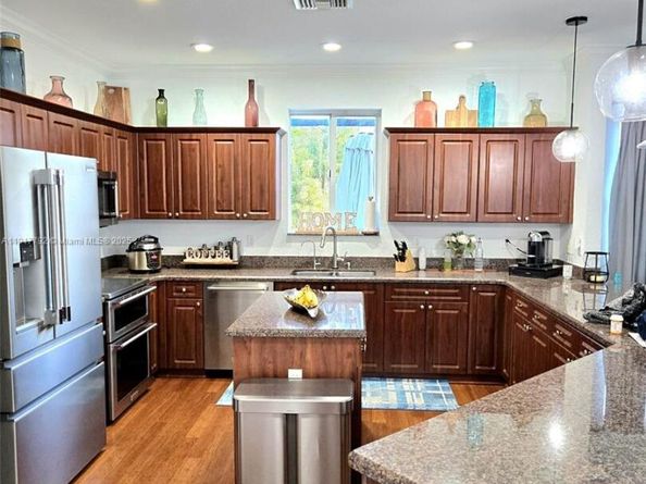 1906 SE 23rd Ct, Homestead FL 33035