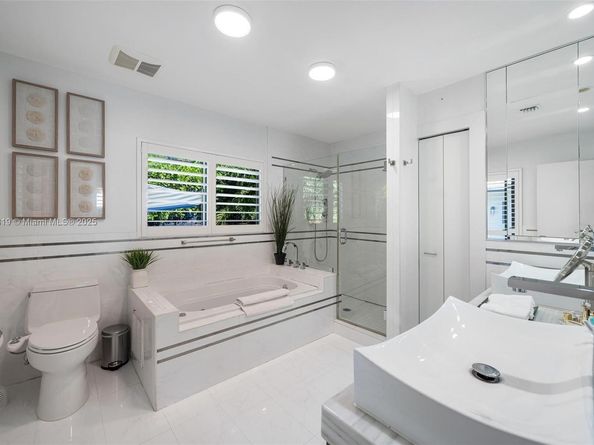 1043 NE 98th St, Miami Shores FL 33138