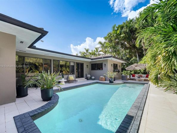 1043 NE 98th St, Miami Shores FL 33138