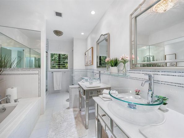 1043 NE 98th St, Miami Shores FL 33138