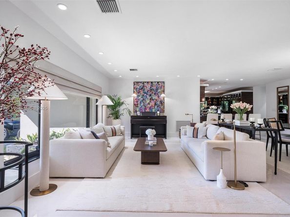 1043 NE 98th St, Miami Shores FL 33138