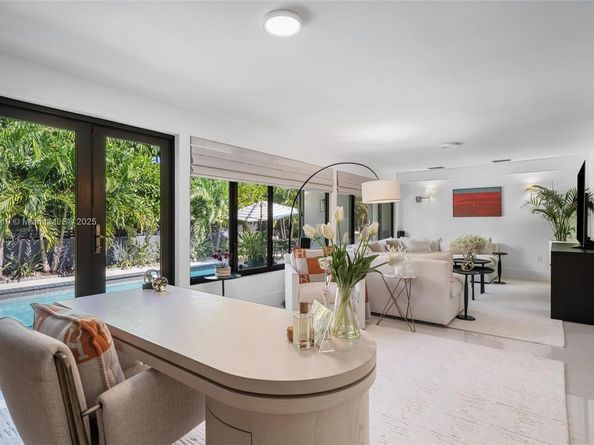 1043 NE 98th St, Miami Shores FL 33138