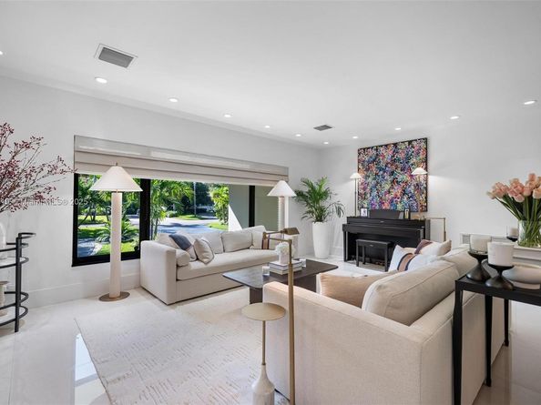 1043 NE 98th St, Miami Shores FL 33138