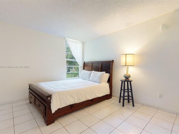 8841 W Flagler St 103, Miami FL 33174