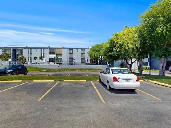 8841 W Flagler St 103, Miami FL 33174