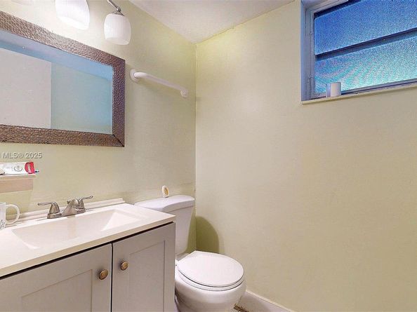8841 W Flagler St 103, Miami FL 33174